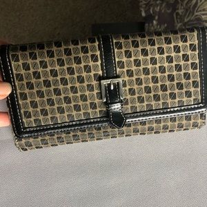 Nine & Co trifold wallet, black and tan